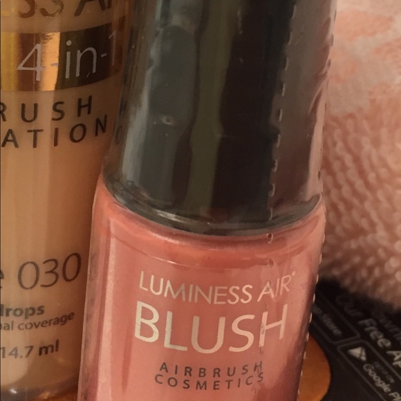 Silk 4in1 040 .50 🥰🔥Airbrush silk foundation shade 040 LG. bottle .50 - Picture 2 of 4